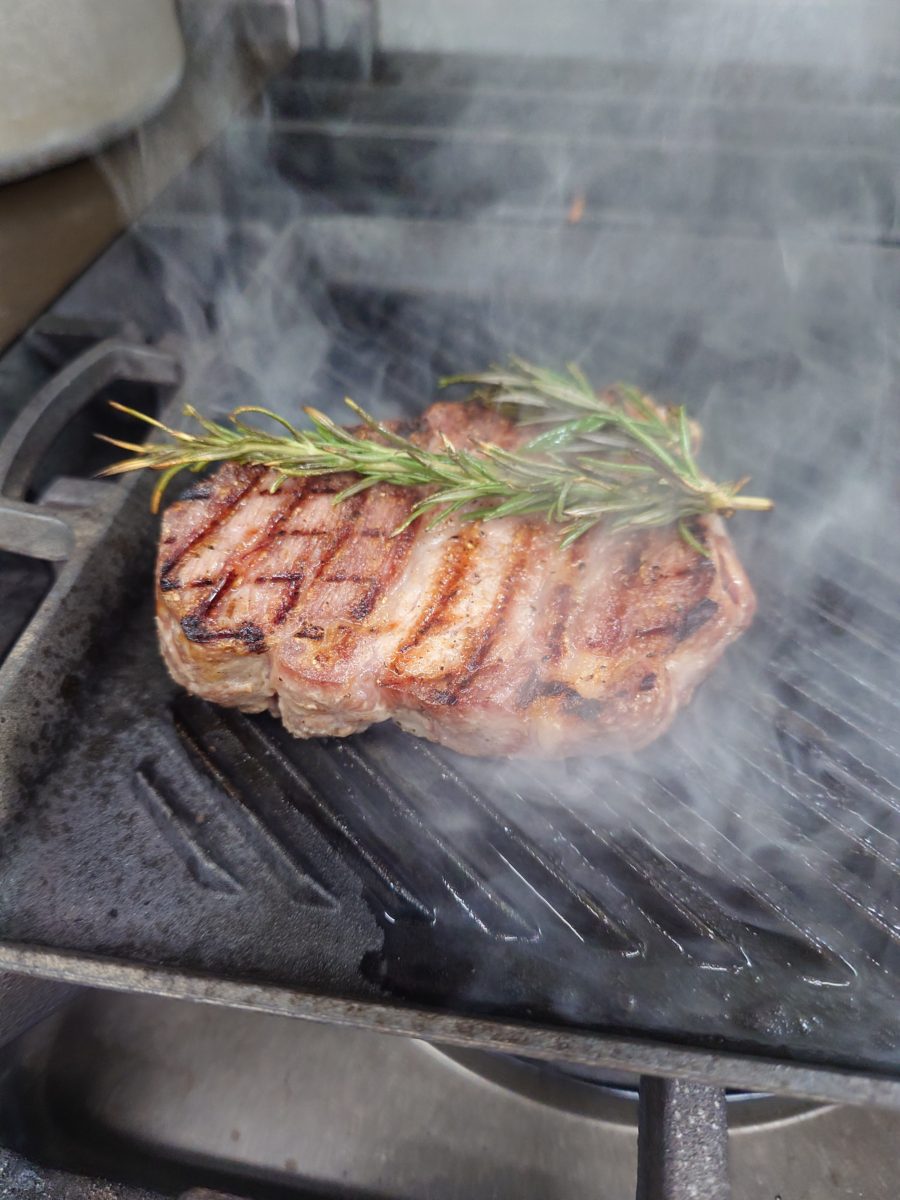 夏はシンプルに　肉を食べよう　～南部鉄器でグリエした花巻産　白金豚～